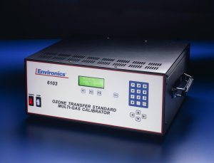 De Series 6103 voert automatisch nul, precisie, spanwijdte en multi-point kalibraties uit met behulp van NO, NO2, SO2, CO, 03, koolwaterstoffen en andere gassen die van belang zijn. 